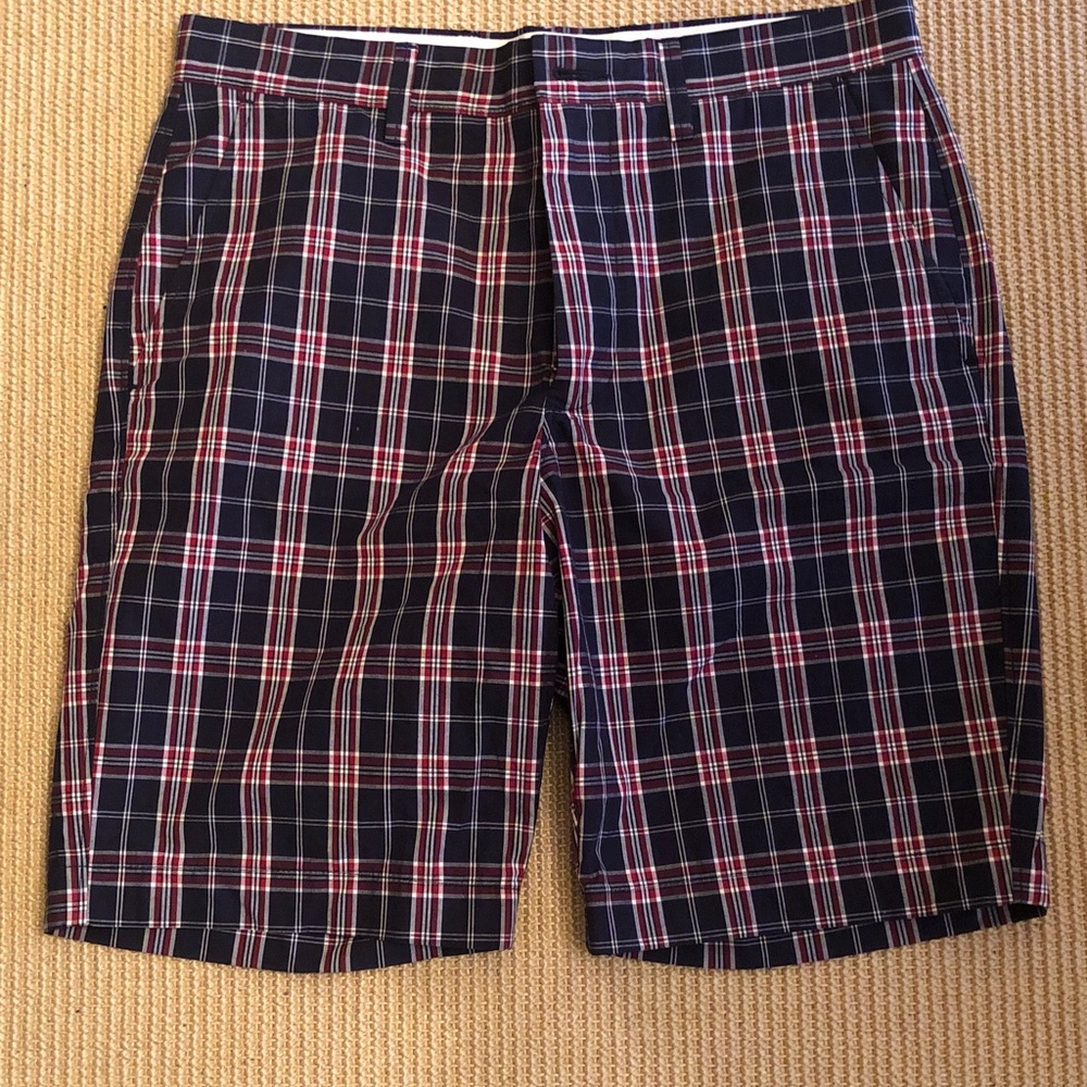 J. Crew Navy and Red Plaid Flat-Front Shorts Preowned Size 30
